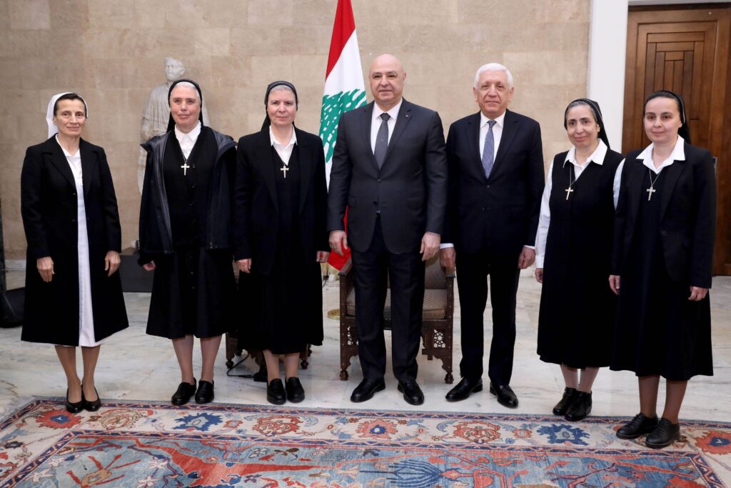 رئيس الجمهورية عرض مع راهبات العائلة المقدسة عمل مؤسساتهن التربوية والاستشفائية واستقبل النائب سامي الجميل