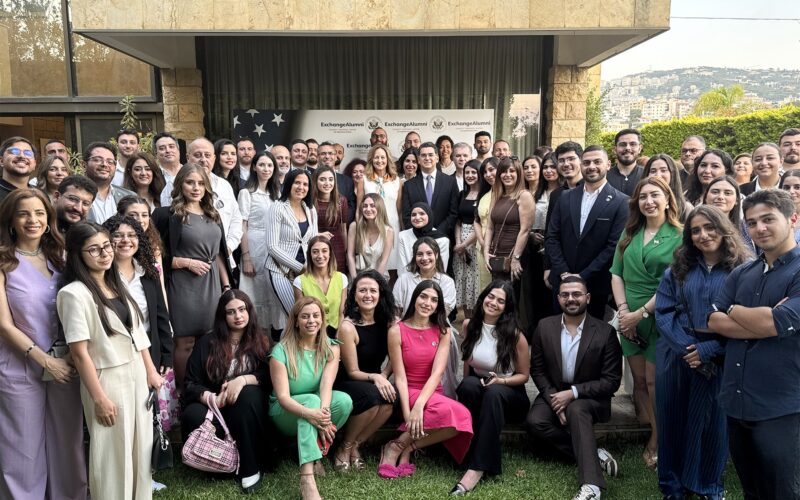 السفيرة الاميركية ليزا جونسون تستضيف حفل الاستقبال السنوي الثاني لخريجي البرامج التي ترعاها الحكومة الاميركية